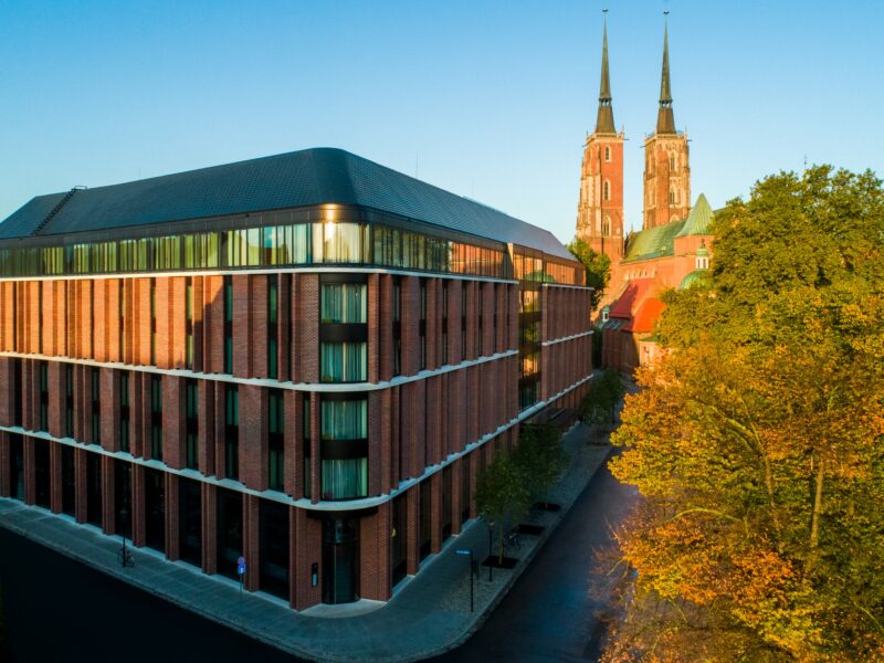 hotel-the-bridge-wrocław